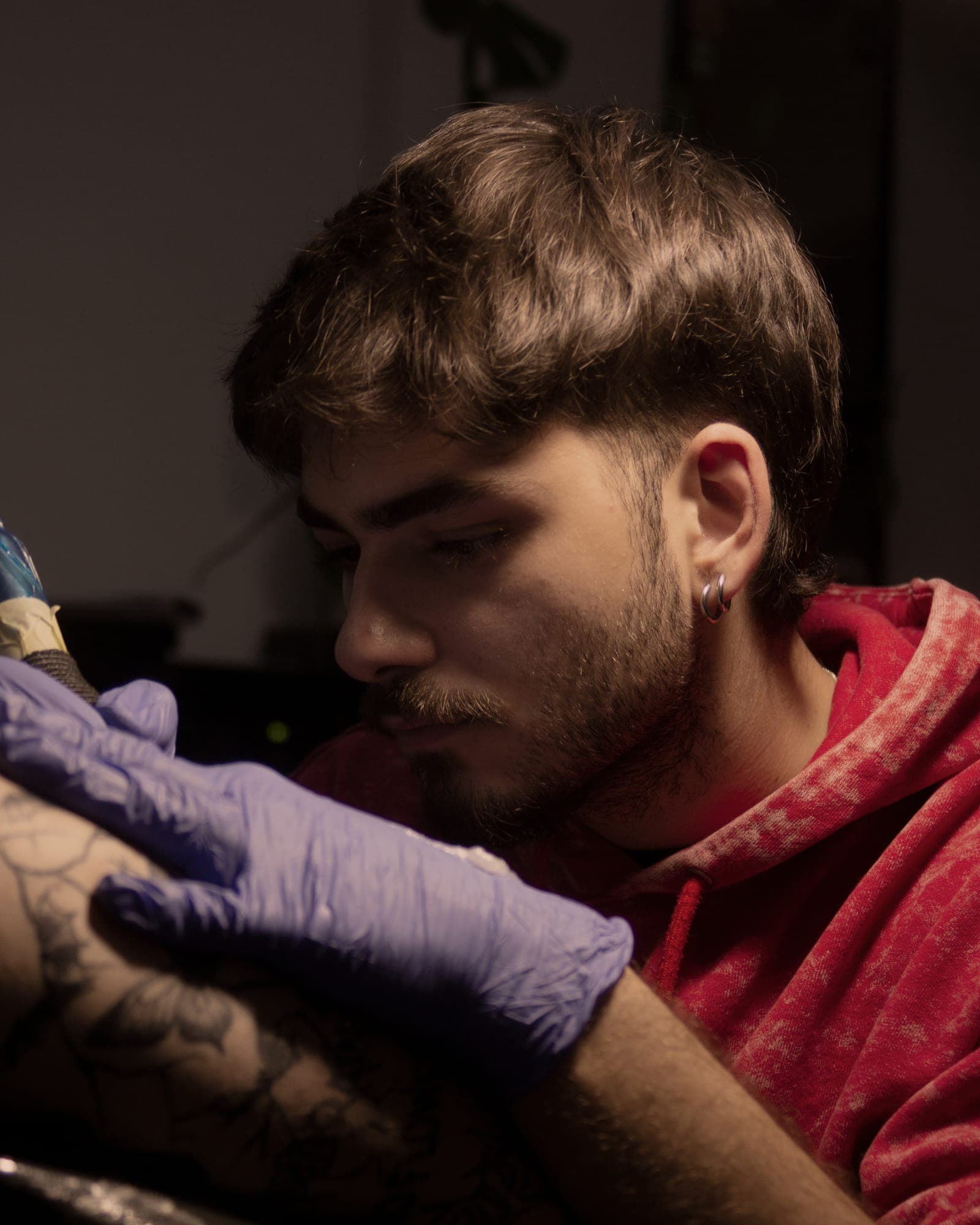 Nemanja Pejik tattooing in the studio